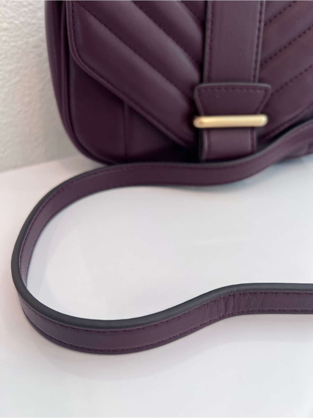 Purple Quilted Chevron Crossbody Bag Gold Chain Strap Plum Small Minimalist Chic - Picture 3 of 16